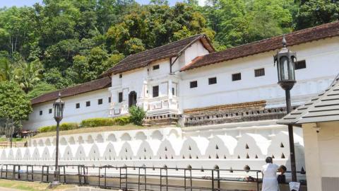 vorderansicht des königlichen Palastes von Kandy