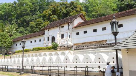 vorderansicht des königlichen Palastes von Kandy